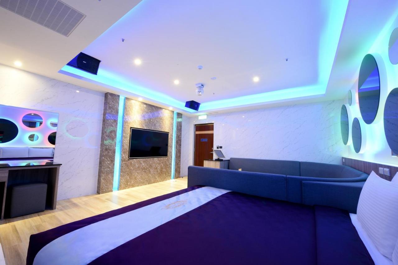 W3 Motel Luzhu Extérieur photo